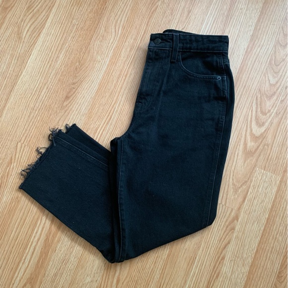 Aritzia Sunday Best‎ Mom Jeans Zola High Rise Cropped Frayed Hem Black Size 6 - Picture 1 of 15